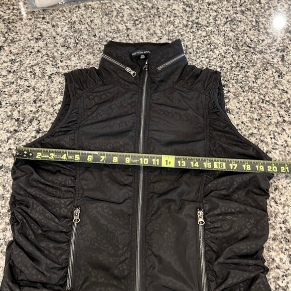 Black packable SAKS Fifth Avenue Ghost Leopard Print Vest - Picture 8 of 8